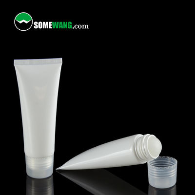 petit pain simple en plastique de 35ml 50ml 100ml sur l'emballage de cosmétiques de soins de la peau de tubes