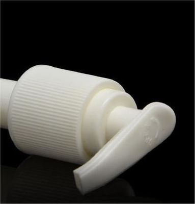 24 distributeurs blancs de lotion de corps de pompe cosmétique de la lotion 415 4CC pour le shampooing