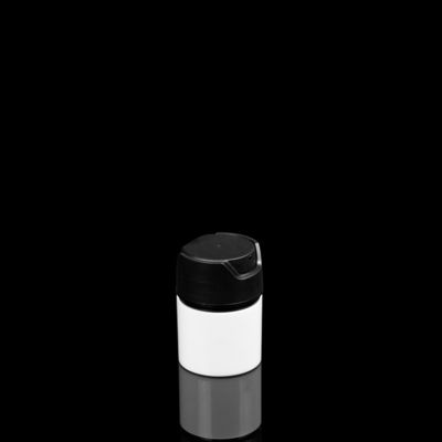 Cylindre clair de crème de visage autour des bouteilles privées d'air avec la pompe en aluminium de traitement de finition
