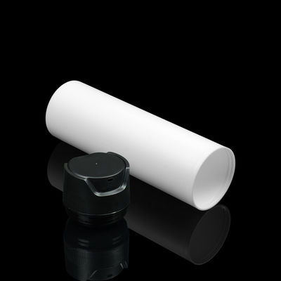 Cylindre clair de crème de visage autour des bouteilles privées d'air avec la pompe en aluminium de traitement de finition
