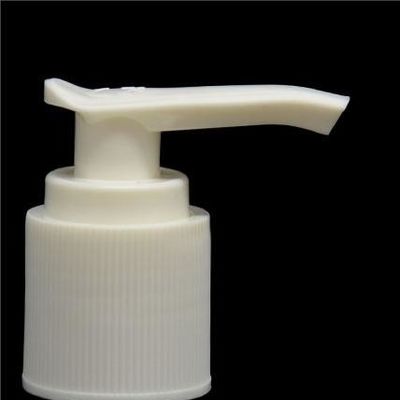 24 distributeurs blancs de lotion de corps de pompe cosmétique de la lotion 415 4CC pour le shampooing