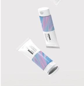 petit pain simple en plastique de 35ml 50ml 100ml sur l'emballage de cosmétiques de soins de la peau de tubes